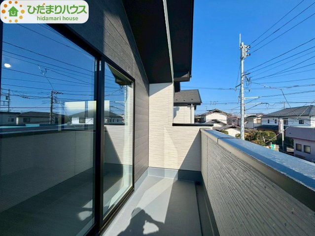 流山市こうのす台　新築戸建　1号棟のバルコニー|広々としたバルコニー。お洗濯物もぜーんぶ干せちゃいます！！							
