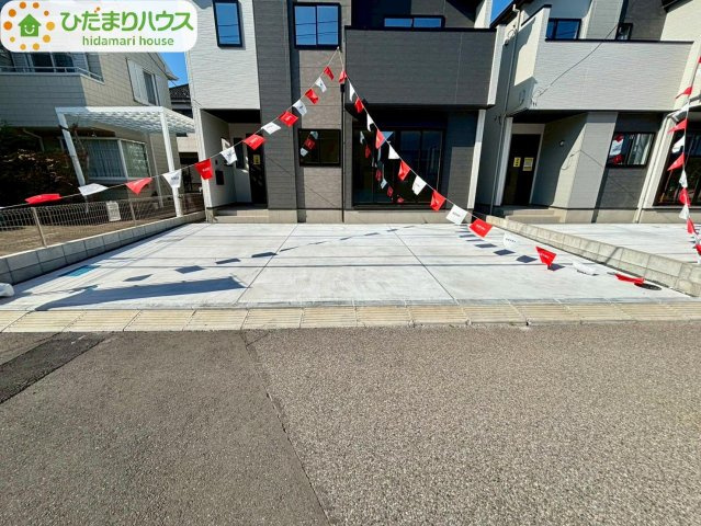 流山市こうのす台　新築戸建　1号棟の駐車場|広々前面道路です(^^)/