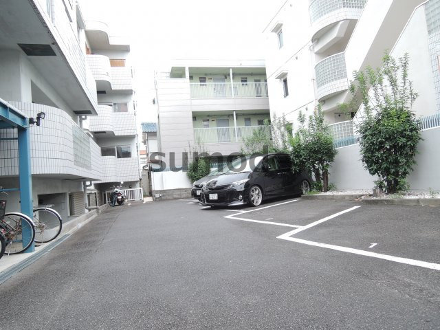 バッハレジデンス高槻Ⅰの駐車場