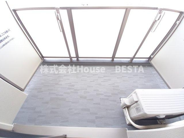 レジュールアッシュ神戸湊川公園のバルコニー