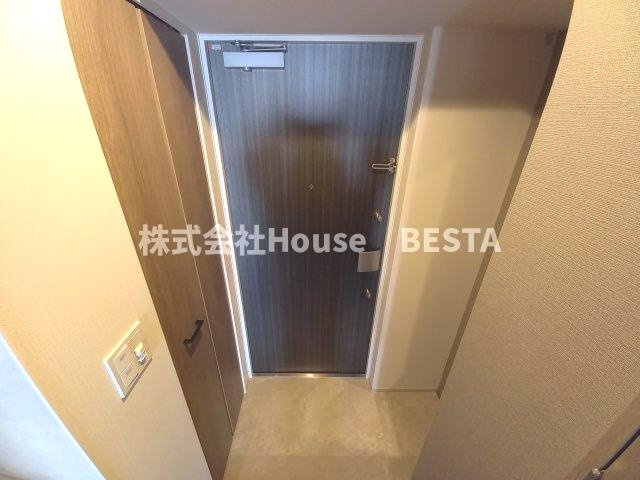 レジュールアッシュ神戸湊川公園の玄関