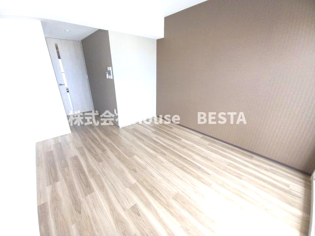 レジュールアッシュ神戸湊川公園の洋室