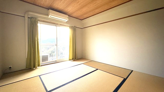 伊東ヴィラ山の上　8階　伊東市岡　の和室|手入れの行き届いた畳が心地よい、落ち着きある和室です。