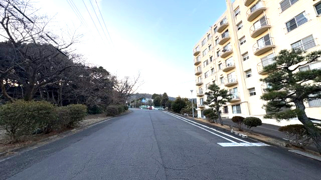 伊東ヴィラ山の上　8階　伊東市岡　のその他|前面道路は広々としており、運転が苦手な方にも安心です。