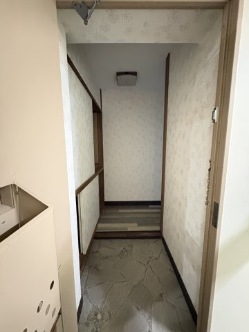 伊東ヴィラ山の上　8階　伊東市岡　の玄関|通路側から扉を開けた際の室内の様子です。