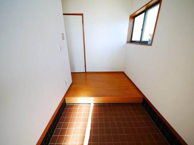山武市白幡　中古戸建の玄関|内装リフォーム済み令和8年1月　４LDK  リビング約15.5帖 ユニットバス 給湯器・コンロ交換