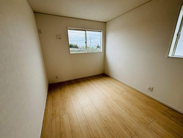 七栄第３３　新築戸建て　５号棟の洋室