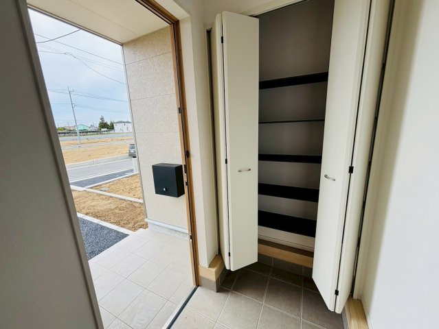 七栄第３３　新築戸建て　５号棟の玄関