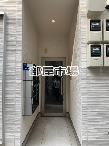 ブライトステージ千束Ａ棟のエントランス