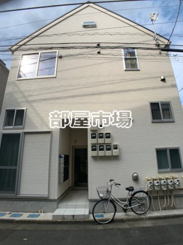 ブライトステージ千束Ａ棟のエントランス