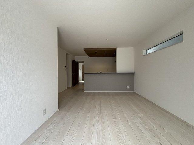 小牧市小牧１丁目　新築戸建　1号棟の居間・リビング|広々としたリビングです☆