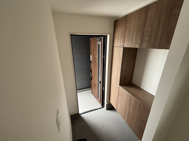 小牧市小牧１丁目　新築戸建　1号棟の玄関|収納豊富な玄関です！