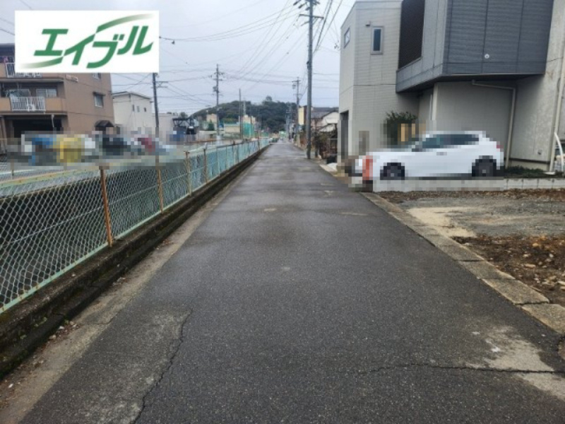 小牧市小牧１丁目　新築戸建　2号棟の前面道路含む現地写真