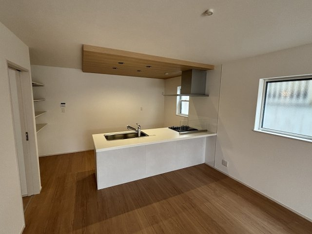 小牧市小牧１丁目　新築戸建　2号棟のキッチン|ペニンシュラキッチンです☆