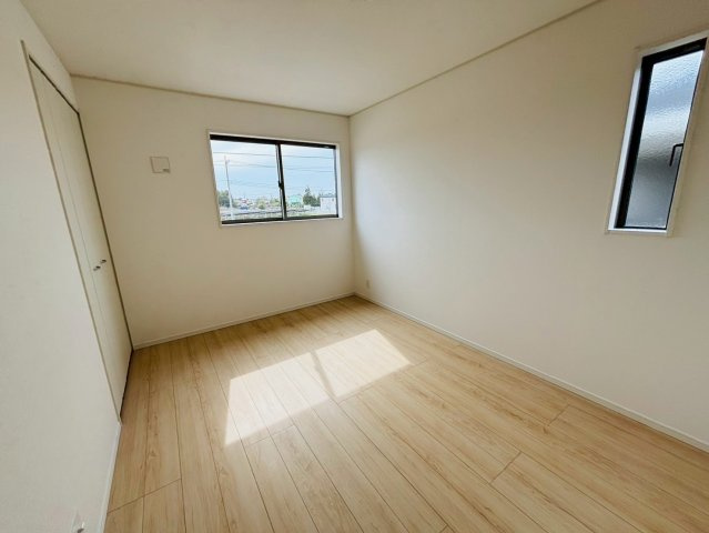 七栄第３３　新築戸建て　６号棟の洋室