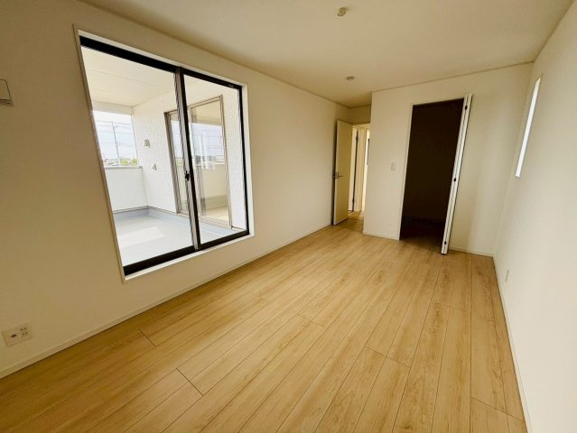 七栄第３３　新築戸建て　６号棟の洋室