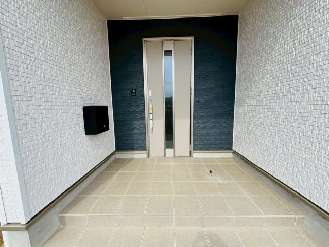 七栄第３３　新築戸建て　６号棟の玄関