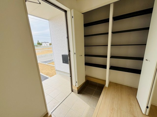 七栄第３３　新築戸建て　６号棟の玄関