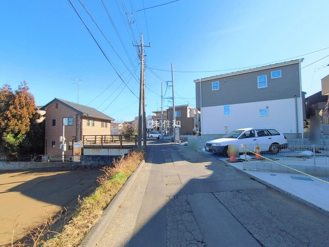富士見市羽沢１丁目の新築一戸建の前面道路含む現地写真