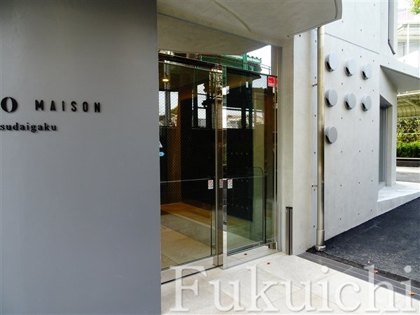 リビオメゾン都立大学のエントランス