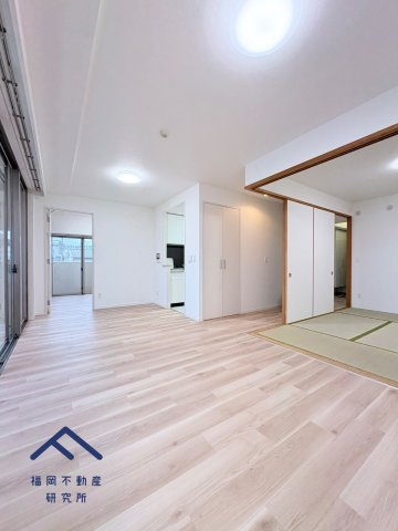 コスモ長尾リバーフォルムの居間・リビング