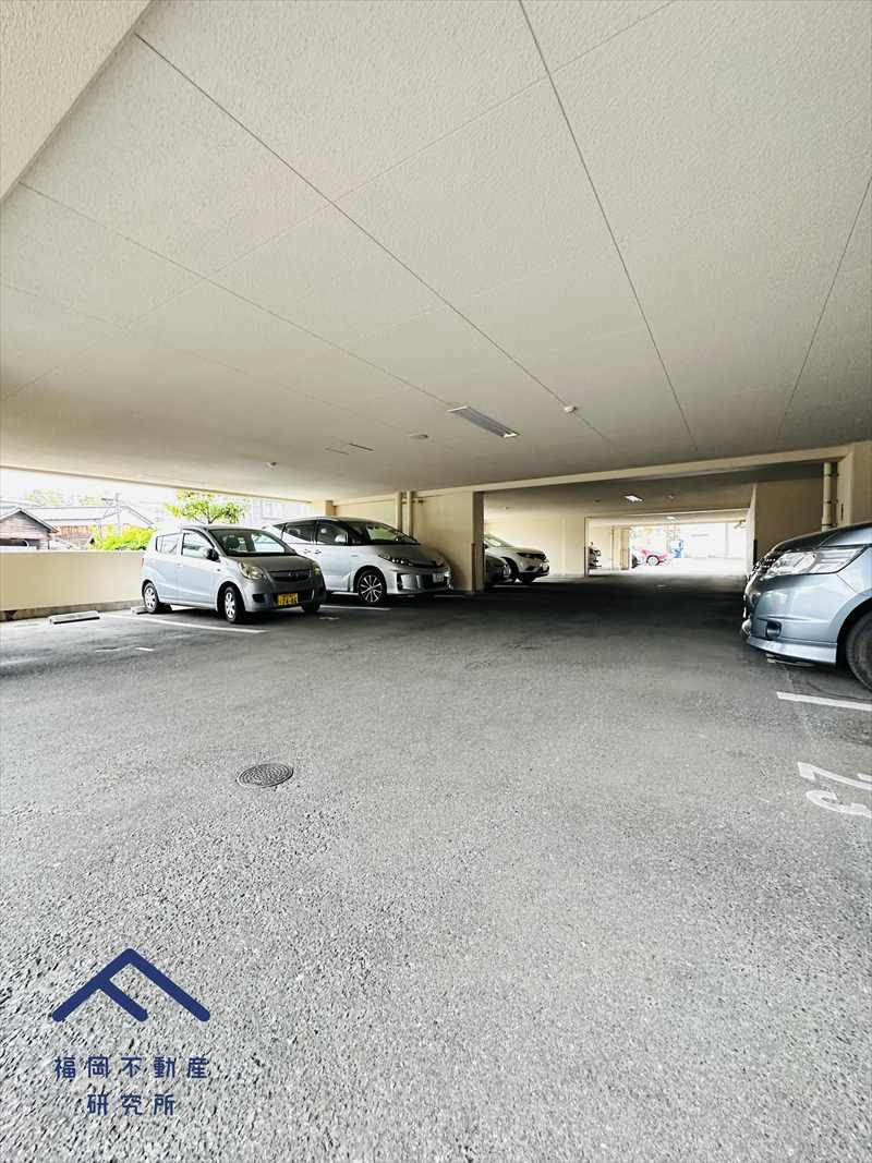 コスモ長尾リバーフォルムの駐車場