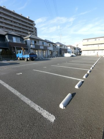 サニーリヴ Bの駐車場