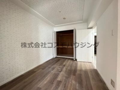 【洋室】 | カサクレスト | こちらの洋室を寝室としてお使いいただき、クローゼットにお布団等を収納していただけます。