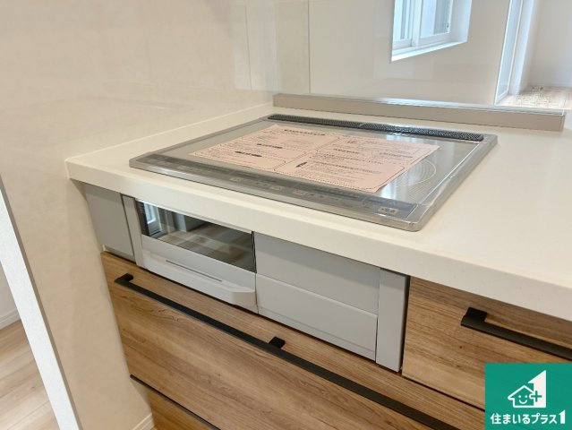 三田市つつじが丘南　新築一戸建ての設備|火を使わないので、安心なＩＨコンロ！でこぼこが無い構造なので、掃除もしやすく清潔に保てます！