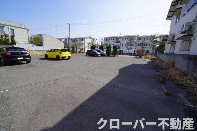 コーポオノの駐車場