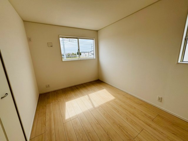 七栄第３３　新築戸建て　７号棟の洋室