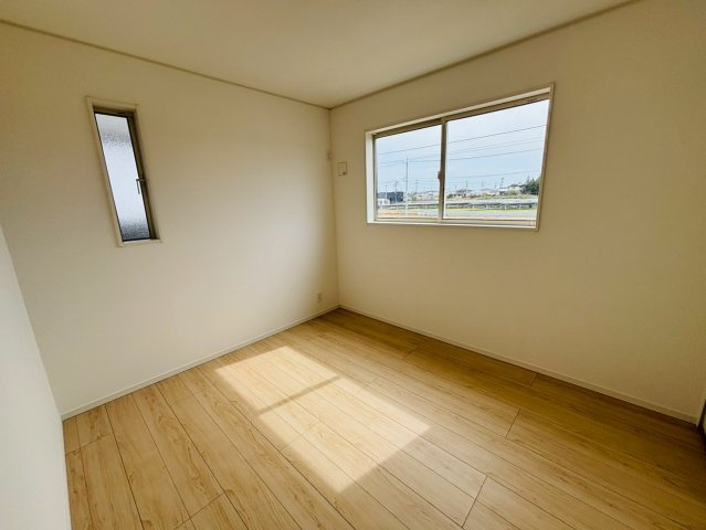 七栄第３３　新築戸建て　７号棟の洋室