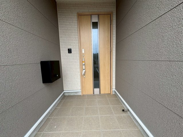 七栄第３３　新築戸建て　７号棟の玄関