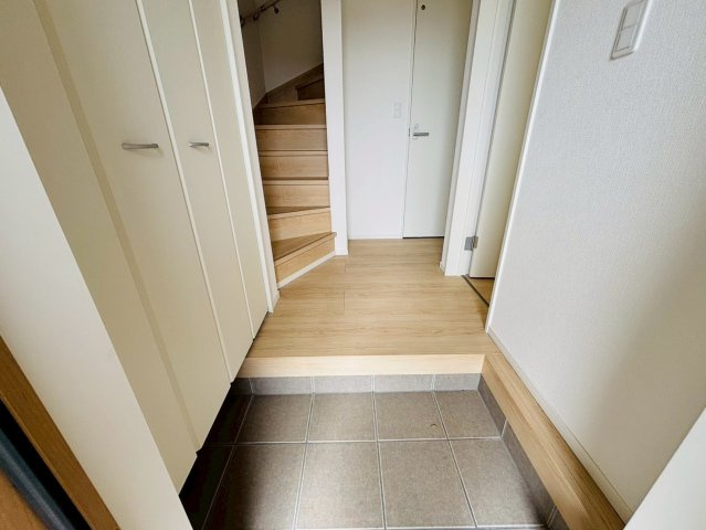 七栄第３３　新築戸建て　７号棟の玄関