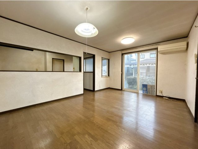 【居間・リビング】 | 深谷市東方町2丁目　中古戸建