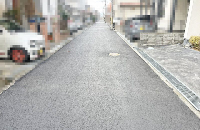 野洲市栄　中古戸建の前面道路含む現地写真