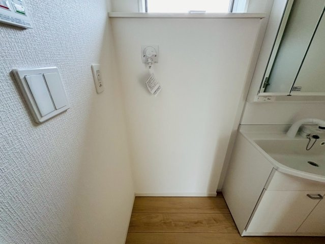 七栄第３３　新築戸建て　８号棟のランドリースペース