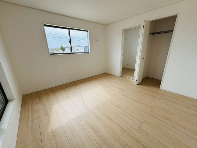 七栄第３３　新築戸建て　８号棟の洋室