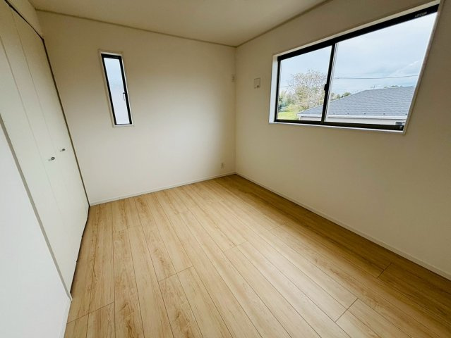七栄第３３　新築戸建て　８号棟の洋室