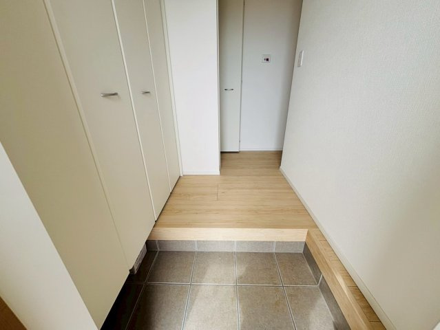 七栄第３３　新築戸建て　８号棟の玄関