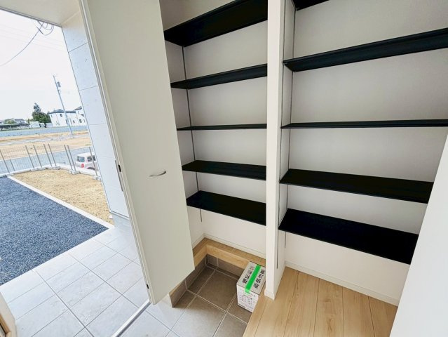七栄第３３　新築戸建て　８号棟の収納