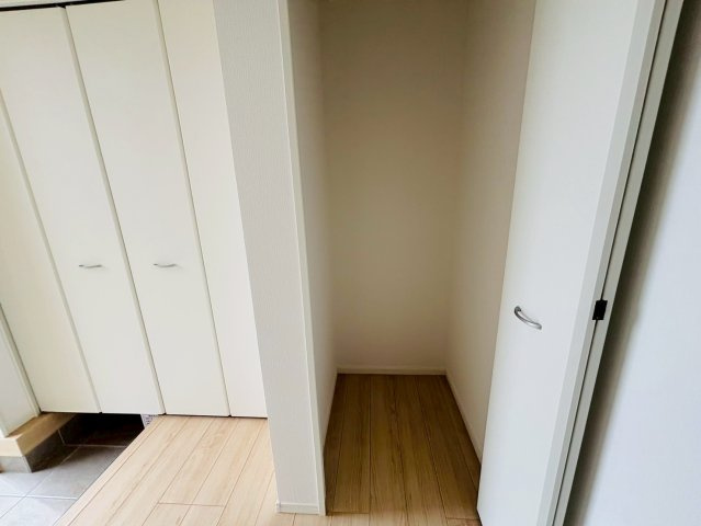 七栄第３３　新築戸建て　８号棟の収納