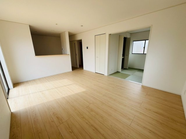 七栄第３３　新築戸建て　８号棟の居間・リビング