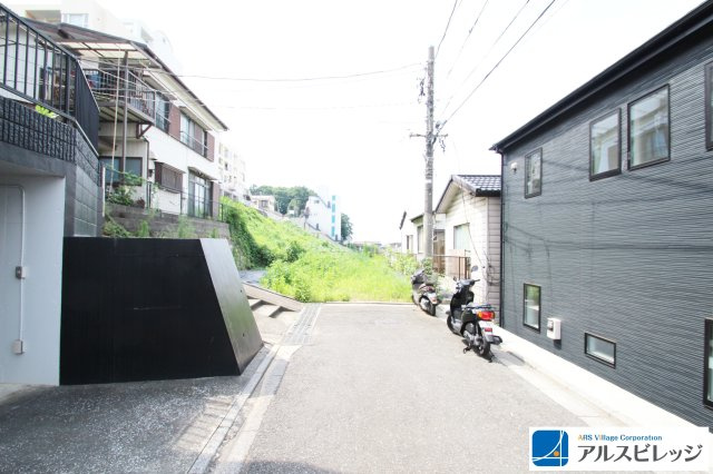 建築条件なし売地／朝霞市根岸台3丁目の前面道路含む現地写真|前面道路含む現地写真です