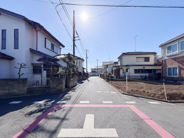 土地/三芳町大字藤久保の前面道路含む現地写真|北東側道路（5.2m）　前面道路広々で駐車も安心！