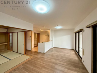 モニター付きオートロックやチェーンゲートなど防犯設備が充実。各居室に収納やキッチン床下収納と収納スペース豊富です。