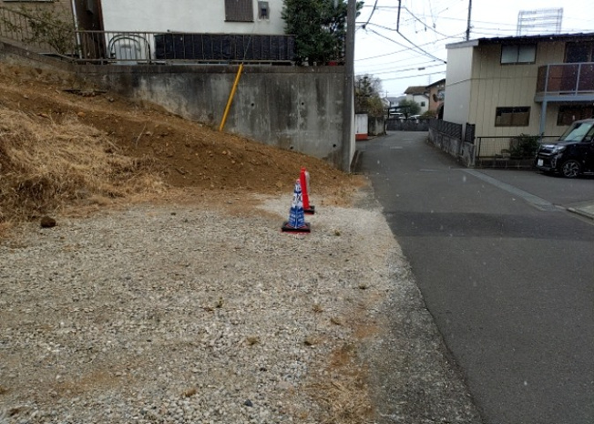 【外観】 | 家を建てる前提で土地を探している場合、地盤の丈夫さは譲れない条件の一つです。地盤が脆弱だと追加工事が必要となります。また、過去に地盤沈下や液状化現象を起こした土地は、できるだけ避けた方がいいでしょう。