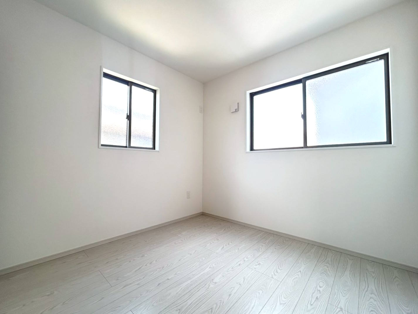 【商談中】新築戸建　一宮市多加木1期　全3区画分譲の洋室|建具やクロスなどをトータルデザインでコーディネートしており、室内に落ち着きと安らぎを与えてくれます。