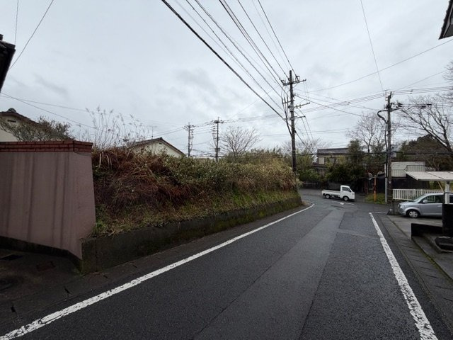 都城市鷹尾１丁目の売地の前面道路含む現地写真