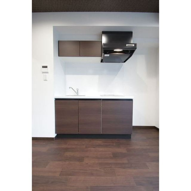 レジデンス1870のキッチン|お掃除楽々なIHクッキングヒーター完備
